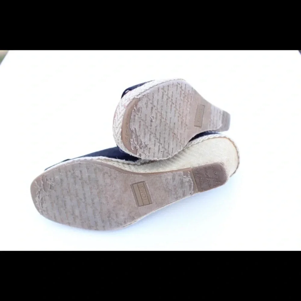 Tons peep toe wedges